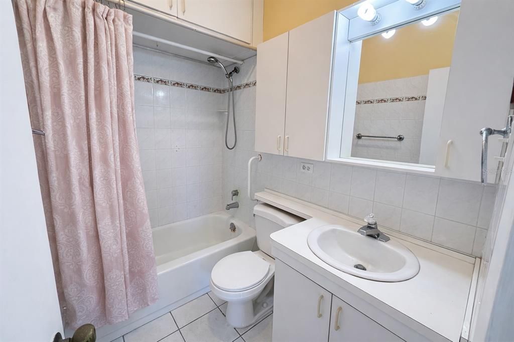 На продажу: $276,000 (2 спален, 2 ванн, 816 Квадратных фут)