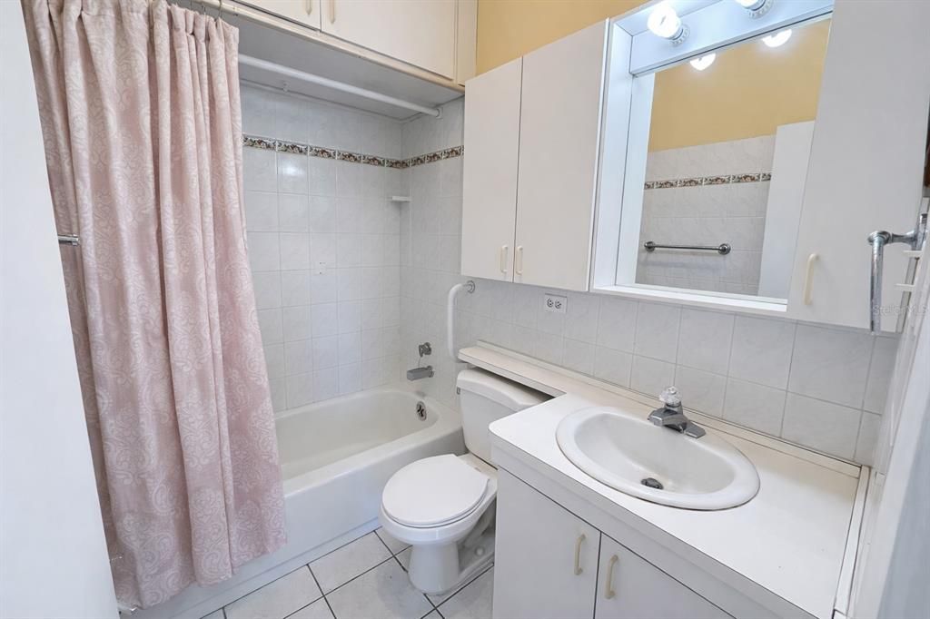 На продажу: $276,000 (2 спален, 2 ванн, 816 Квадратных фут)