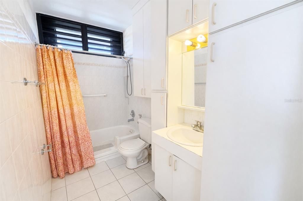 На продажу: $276,000 (2 спален, 2 ванн, 816 Квадратных фут)