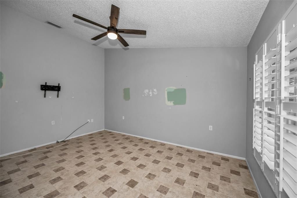 For Sale: $329,900 (2 beds, 2 baths, 1549 Square Feet)
