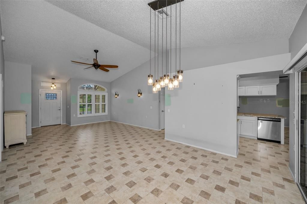 For Sale: $329,900 (2 beds, 2 baths, 1549 Square Feet)