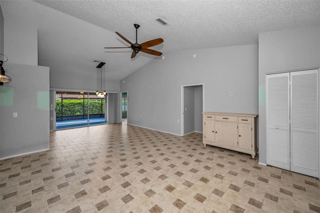 For Sale: $329,900 (2 beds, 2 baths, 1549 Square Feet)