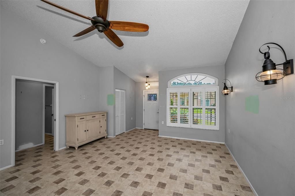For Sale: $329,900 (2 beds, 2 baths, 1549 Square Feet)