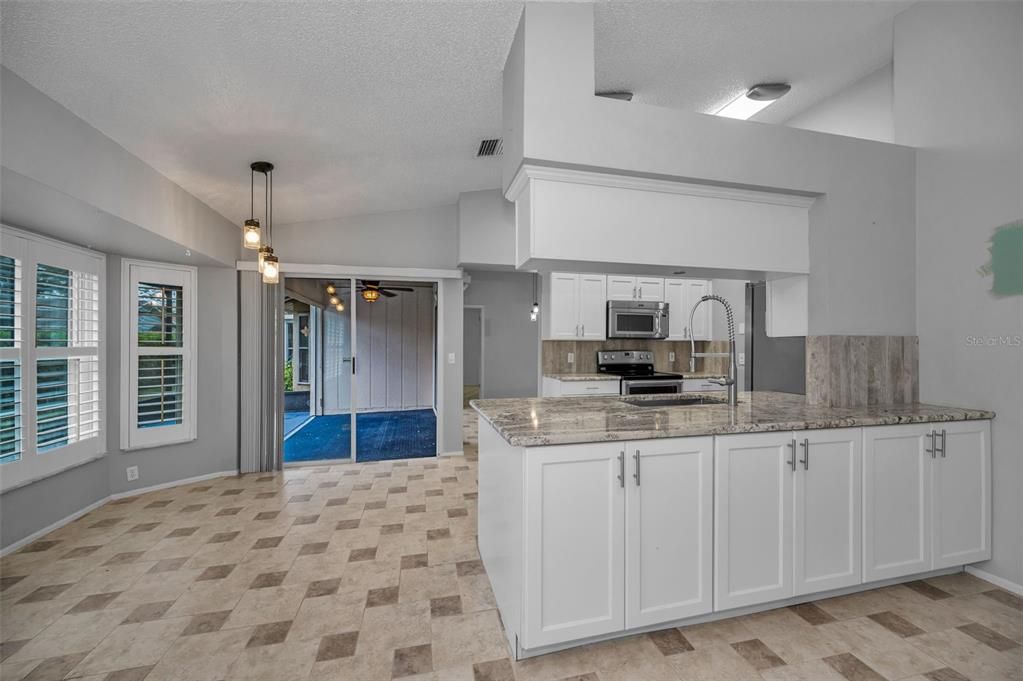 For Sale: $329,900 (2 beds, 2 baths, 1549 Square Feet)