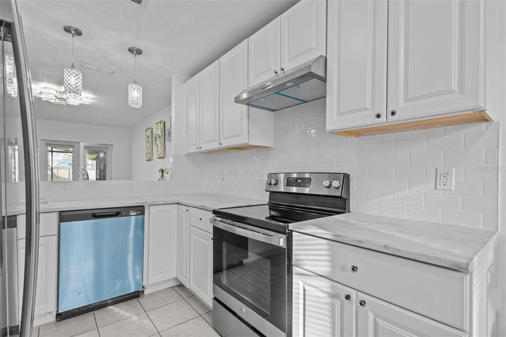 На продажу: $625,000 (4 спален, 2 ванн, 2111 Квадратных фут)