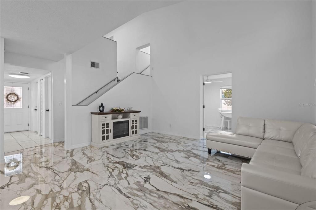 На продажу: $625,000 (4 спален, 2 ванн, 2111 Квадратных фут)