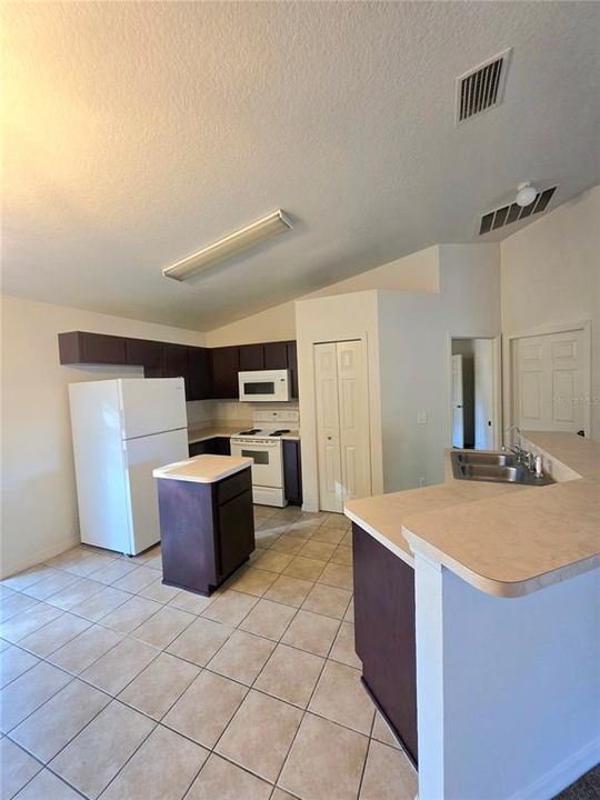 出租: $1,700 (3 贝兹, 2 浴室, 1244 平方英尺)