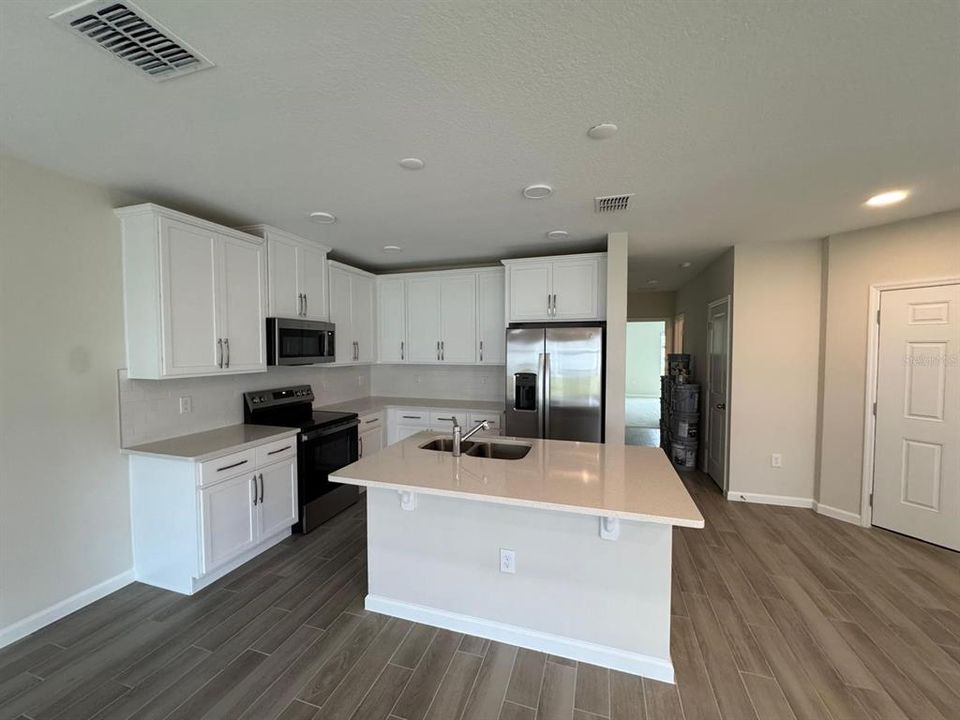 For Rent: $2,500 (4 beds, 3 baths, 1769 Square Feet)