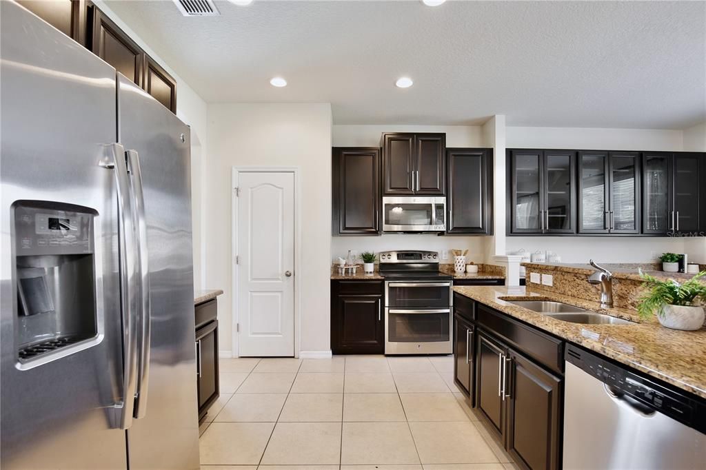 En Venta: $659,000 (4 camas, 2 baños, 2855 Pies cuadrados)