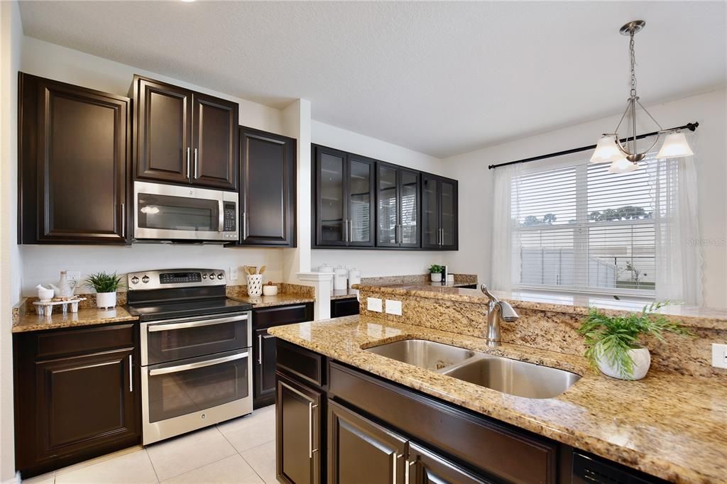 En Venta: $659,000 (4 camas, 2 baños, 2855 Pies cuadrados)