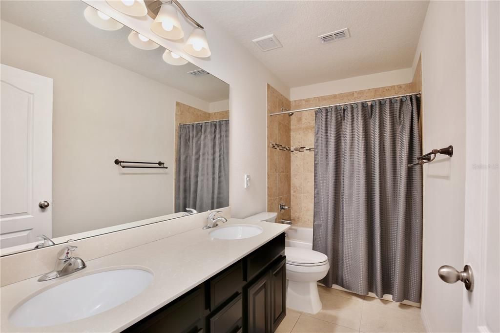 En Venta: $659,000 (4 camas, 2 baños, 2855 Pies cuadrados)