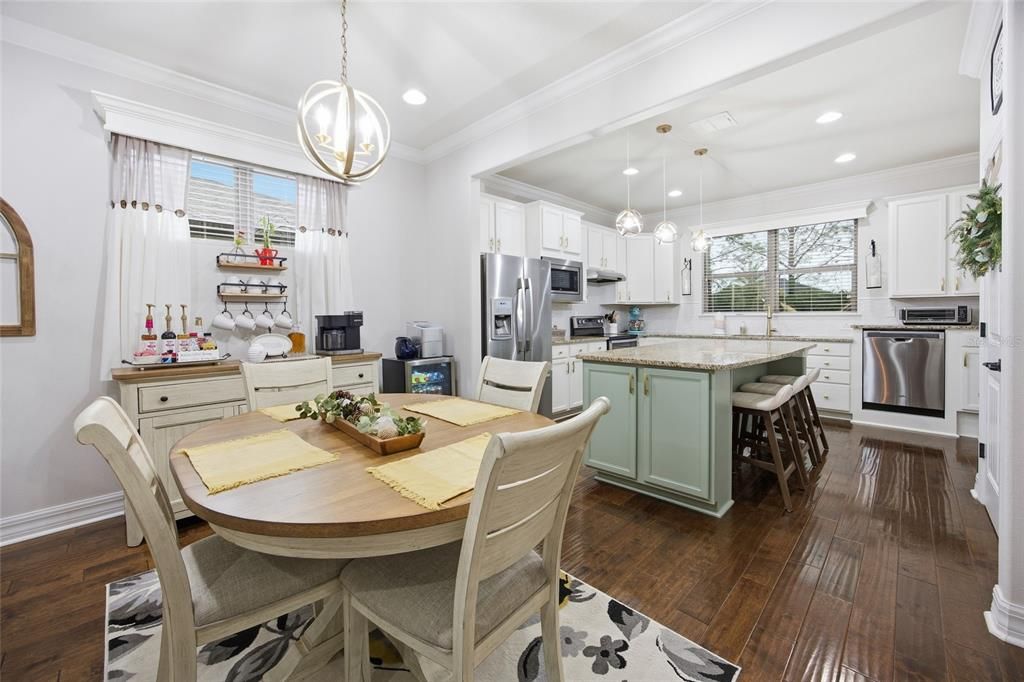 For Sale: $335,000 (2 beds, 2 baths, 1432 Square Feet)