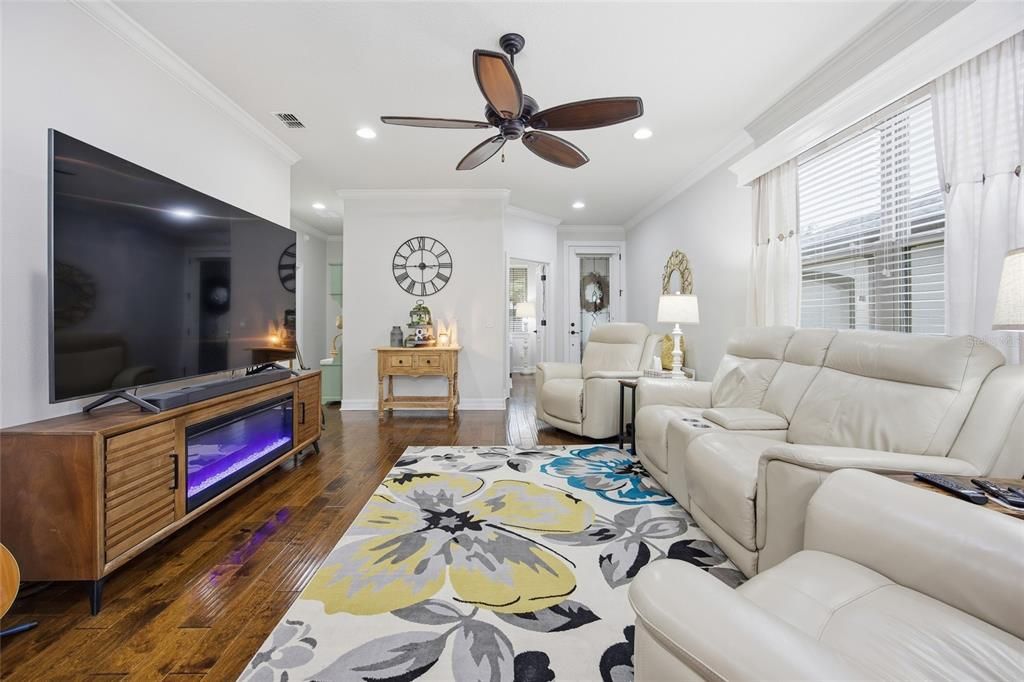 For Sale: $335,000 (2 beds, 2 baths, 1432 Square Feet)