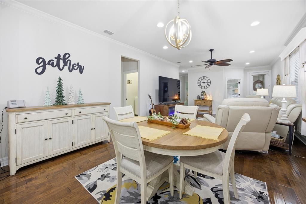 For Sale: $335,000 (2 beds, 2 baths, 1432 Square Feet)