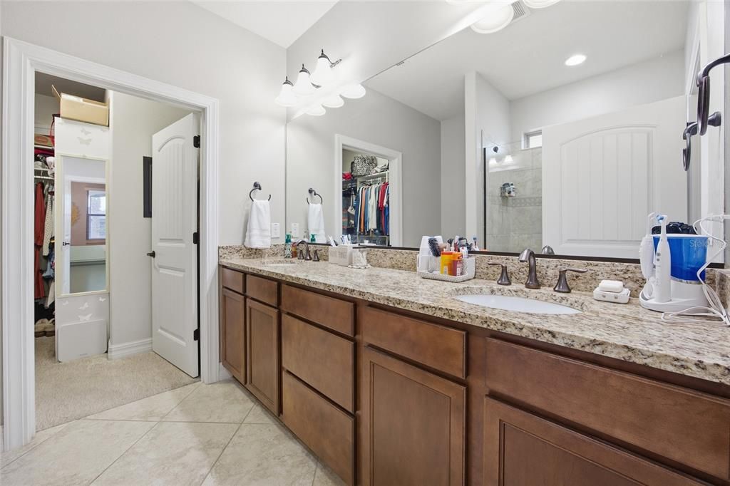 For Sale: $335,000 (2 beds, 2 baths, 1432 Square Feet)