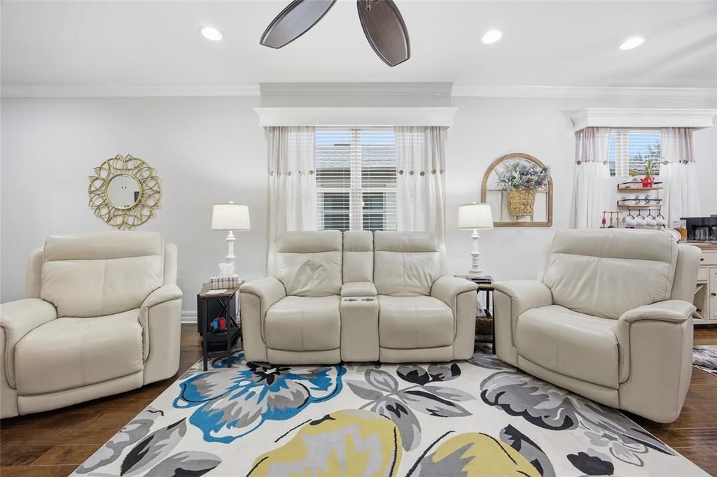 For Sale: $335,000 (2 beds, 2 baths, 1432 Square Feet)