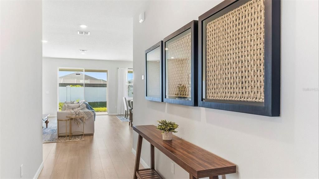 Под контрактом: $485,000 (4 спален, 2 ванн, 2034 Квадратных фут)