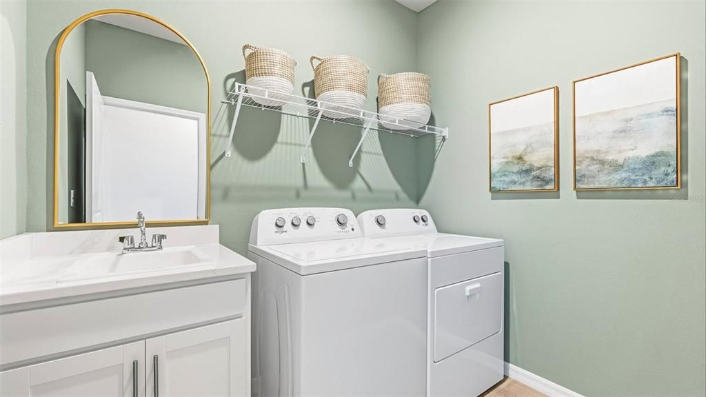 Под контрактом: $485,000 (4 спален, 2 ванн, 2034 Квадратных фут)