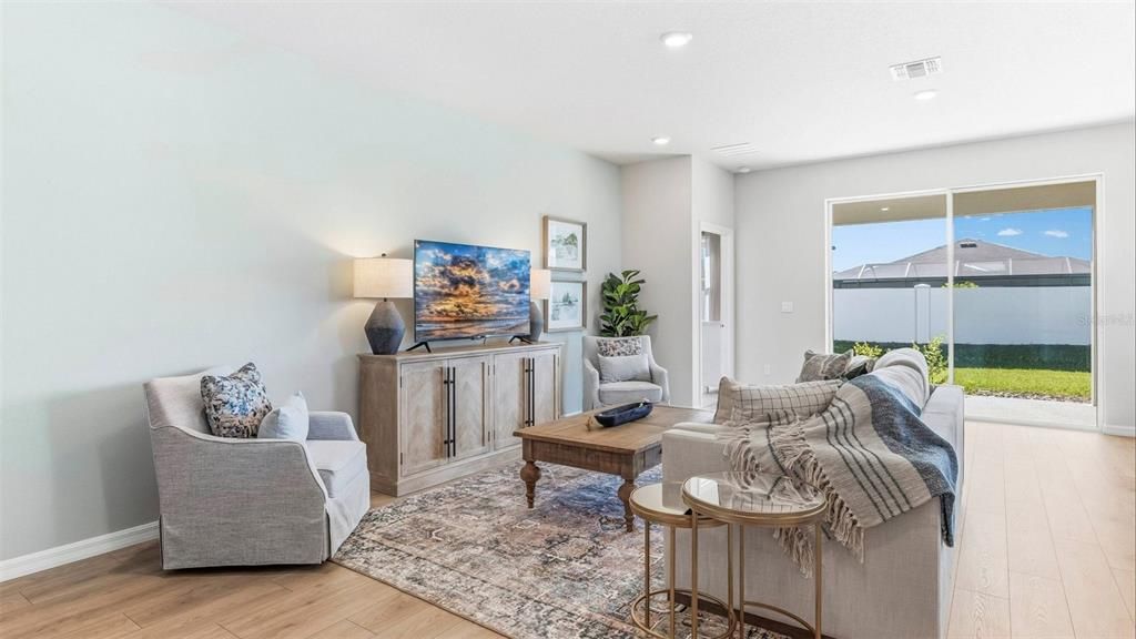 Под контрактом: $485,000 (4 спален, 2 ванн, 2034 Квадратных фут)