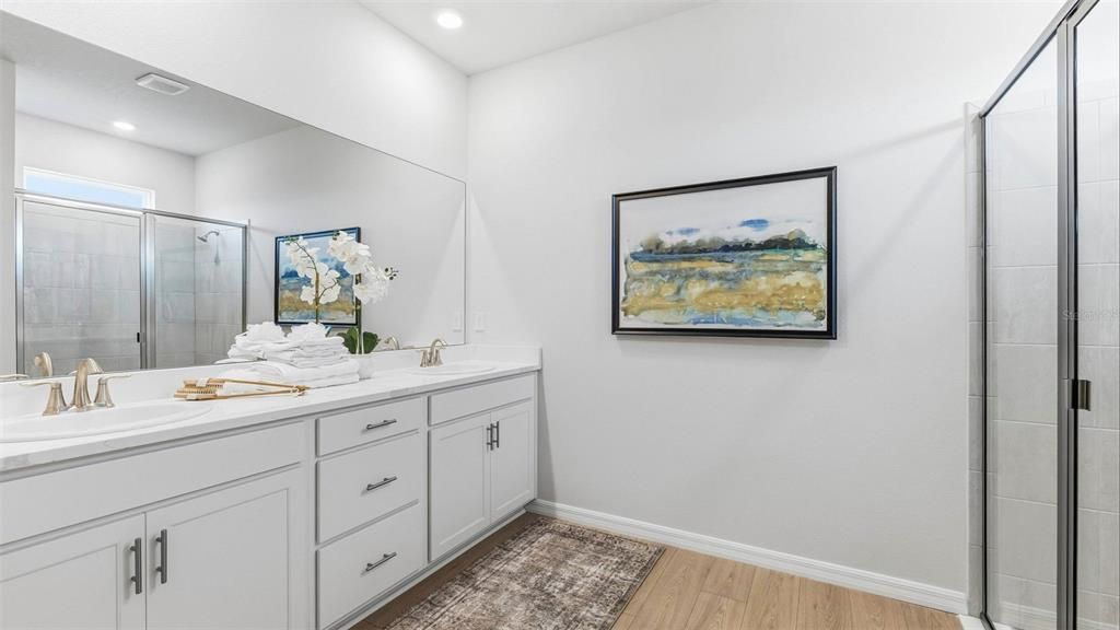 Под контрактом: $485,000 (4 спален, 2 ванн, 2034 Квадратных фут)