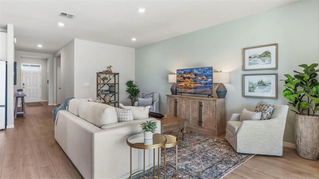 Под контрактом: $485,000 (4 спален, 2 ванн, 2034 Квадратных фут)