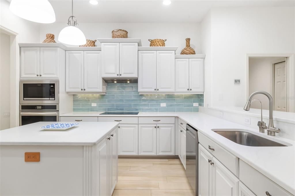 For Sale: $900,000 (3 beds, 3 baths, 3246 Square Feet)