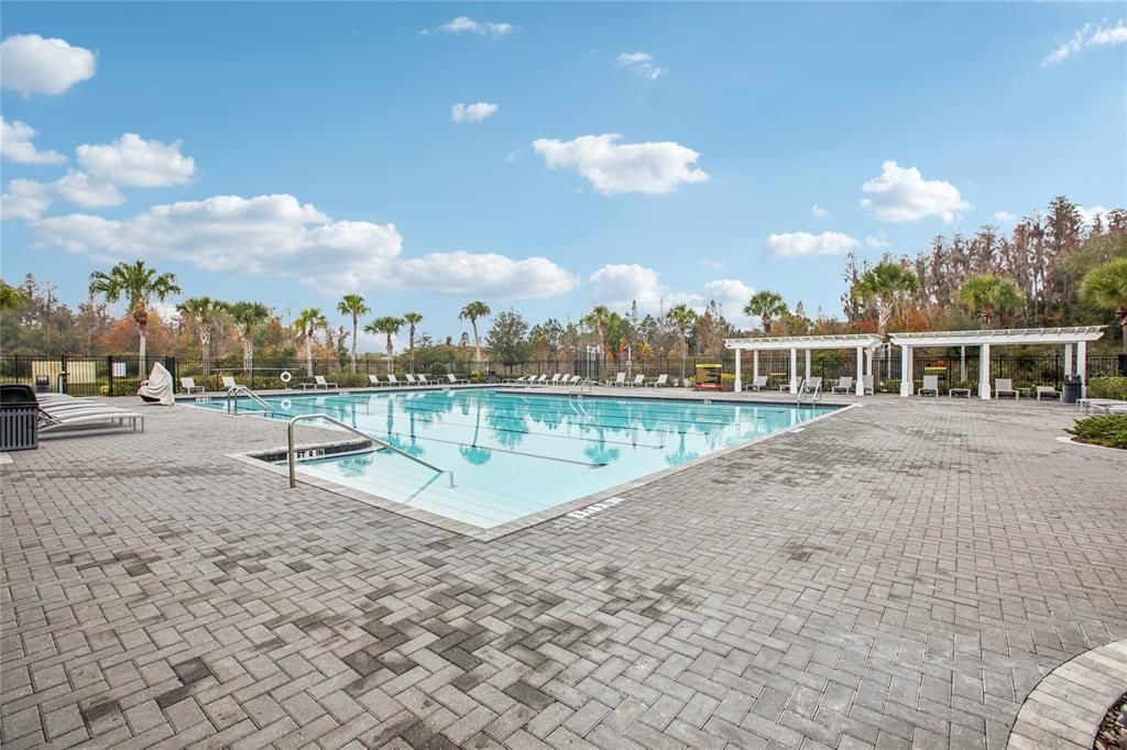 En Venta: $575,000 (5 camas, 3 baños, 2471 Pies cuadrados)