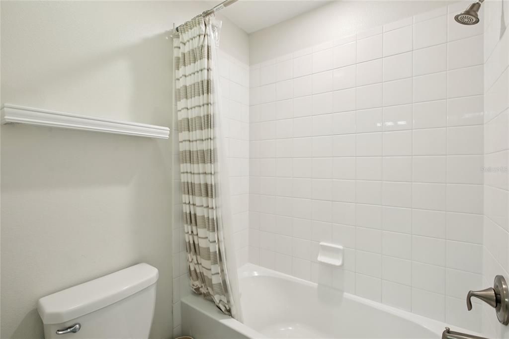 En Venta: $575,000 (5 camas, 3 baños, 2471 Pies cuadrados)