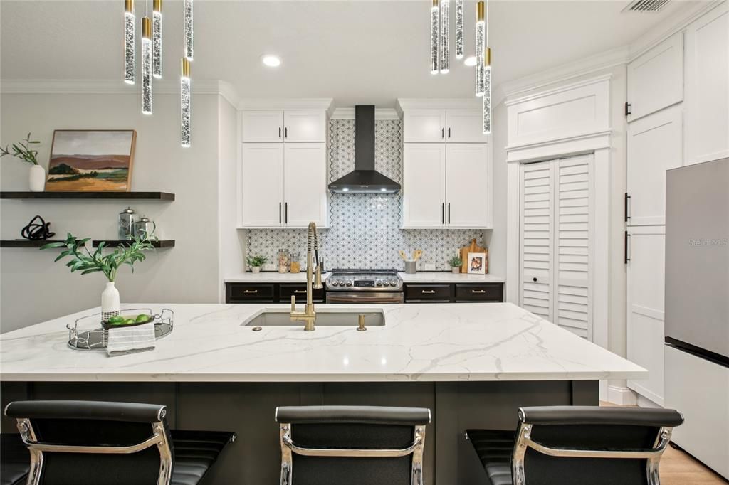 En Venta: $575,000 (5 camas, 3 baños, 2471 Pies cuadrados)