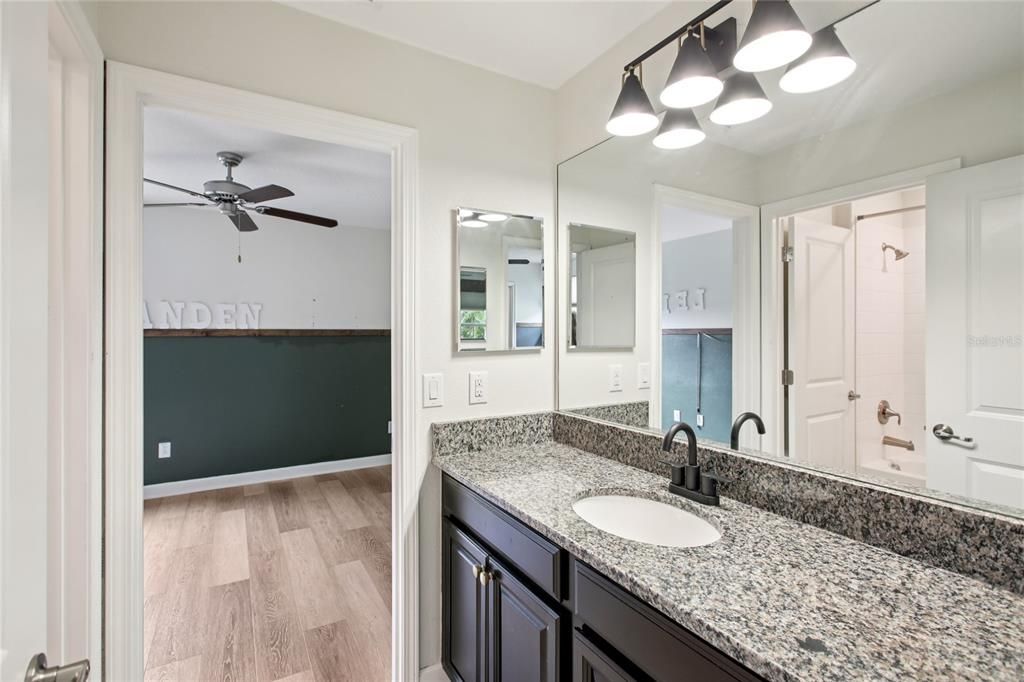 En Venta: $575,000 (5 camas, 3 baños, 2471 Pies cuadrados)