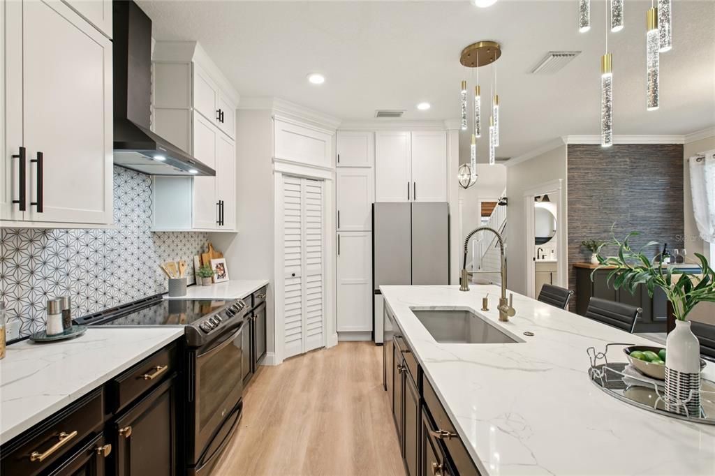 En Venta: $575,000 (5 camas, 3 baños, 2471 Pies cuadrados)