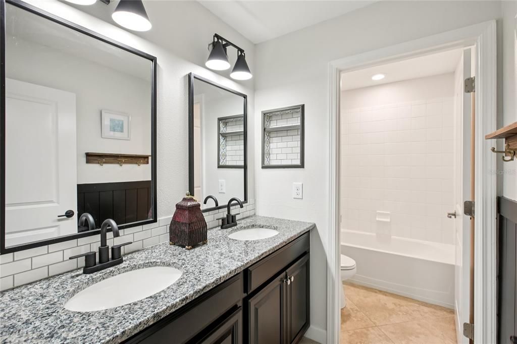 En Venta: $575,000 (5 camas, 3 baños, 2471 Pies cuadrados)