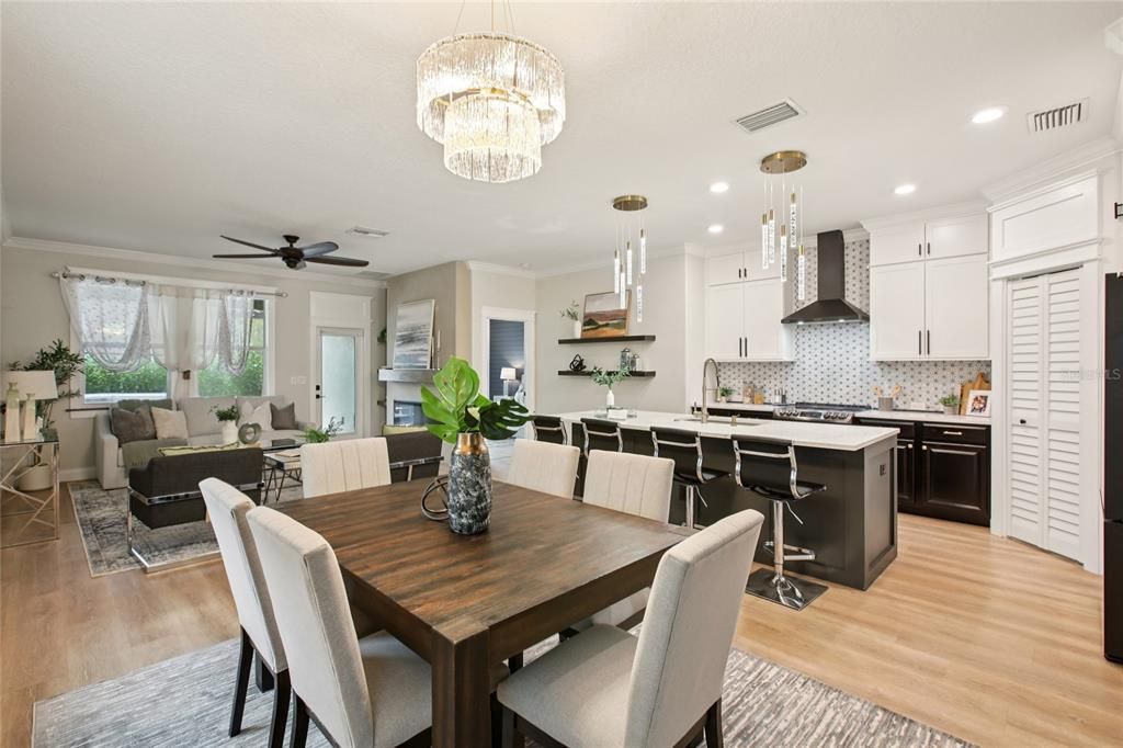 En Venta: $575,000 (5 camas, 3 baños, 2471 Pies cuadrados)