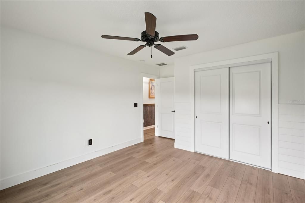 En Venta: $575,000 (5 camas, 3 baños, 2471 Pies cuadrados)