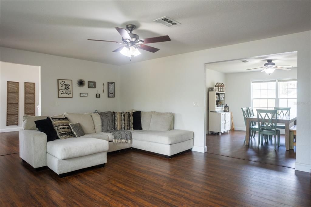 En Venta: $395,000 (5 camas, 2 baños, 2922 Pies cuadrados)