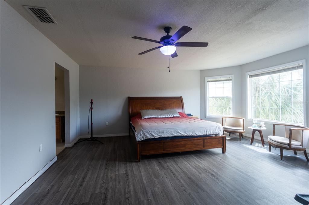 En Venta: $395,000 (5 camas, 2 baños, 2922 Pies cuadrados)