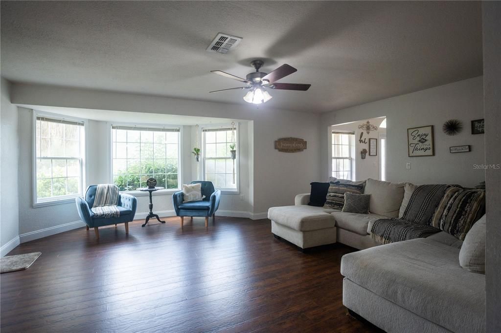 En Venta: $395,000 (5 camas, 2 baños, 2922 Pies cuadrados)