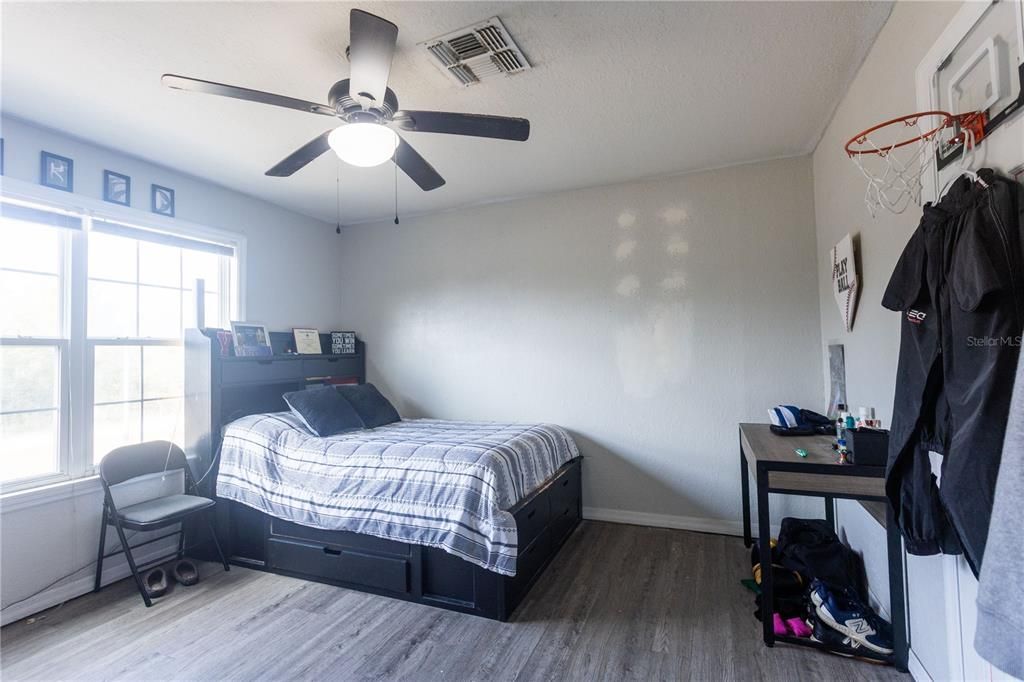 En Venta: $395,000 (5 camas, 2 baños, 2922 Pies cuadrados)