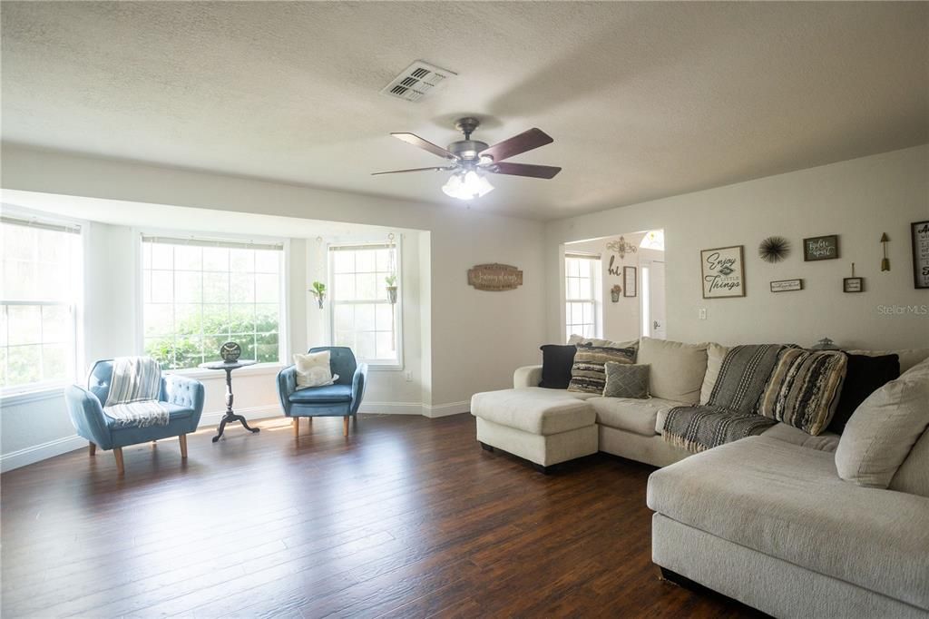 En Venta: $395,000 (5 camas, 2 baños, 2922 Pies cuadrados)