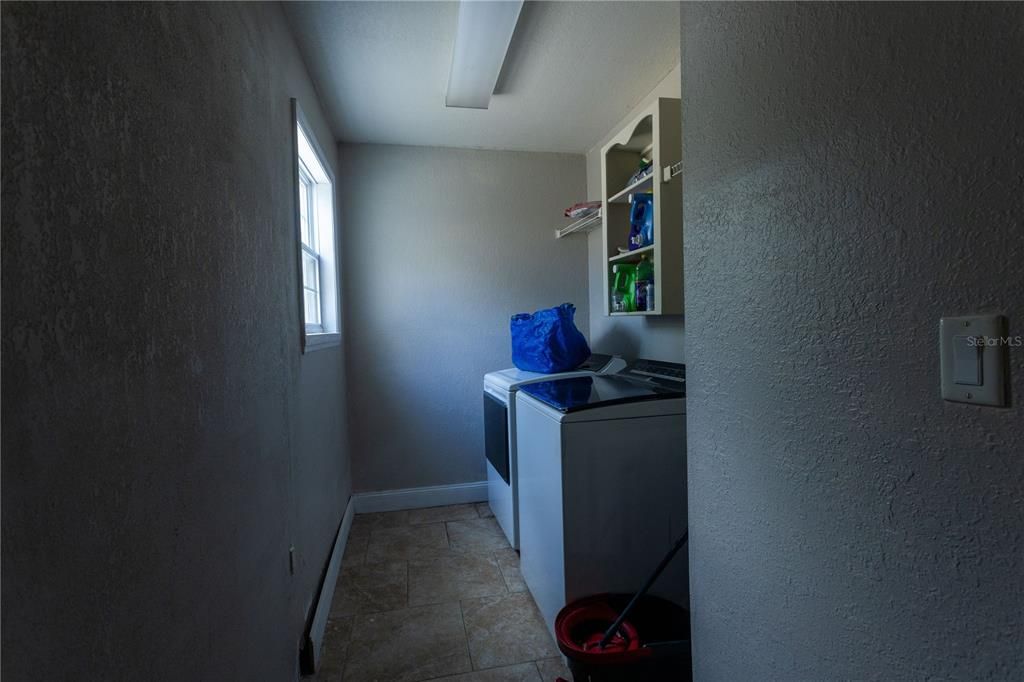 En Venta: $395,000 (5 camas, 2 baños, 2922 Pies cuadrados)