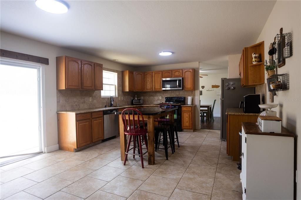 En Venta: $395,000 (5 camas, 2 baños, 2922 Pies cuadrados)