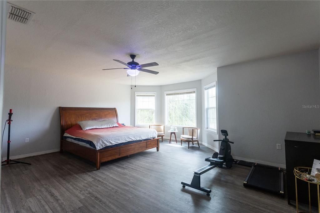 En Venta: $395,000 (5 camas, 2 baños, 2922 Pies cuadrados)