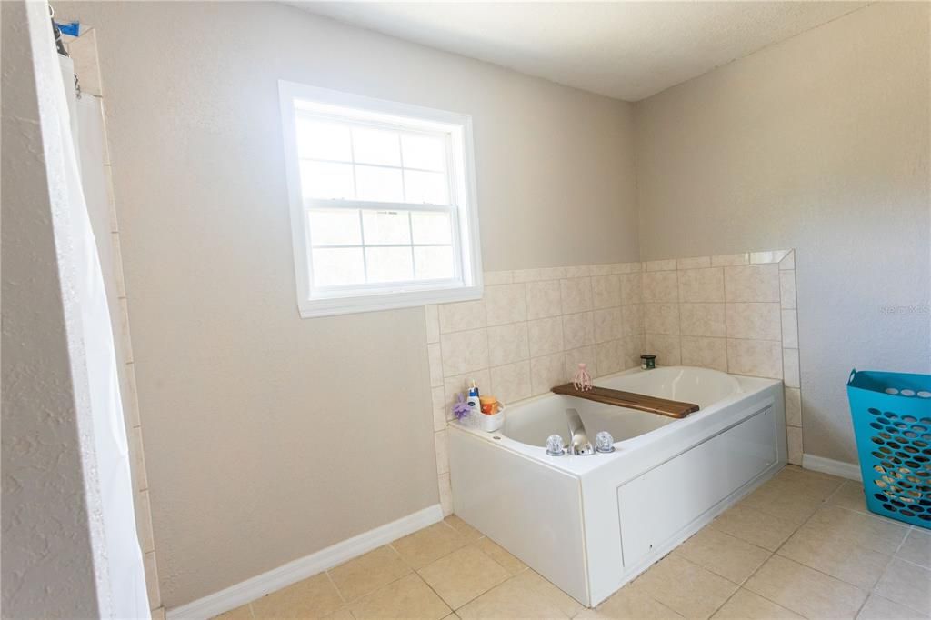 En Venta: $395,000 (5 camas, 2 baños, 2922 Pies cuadrados)