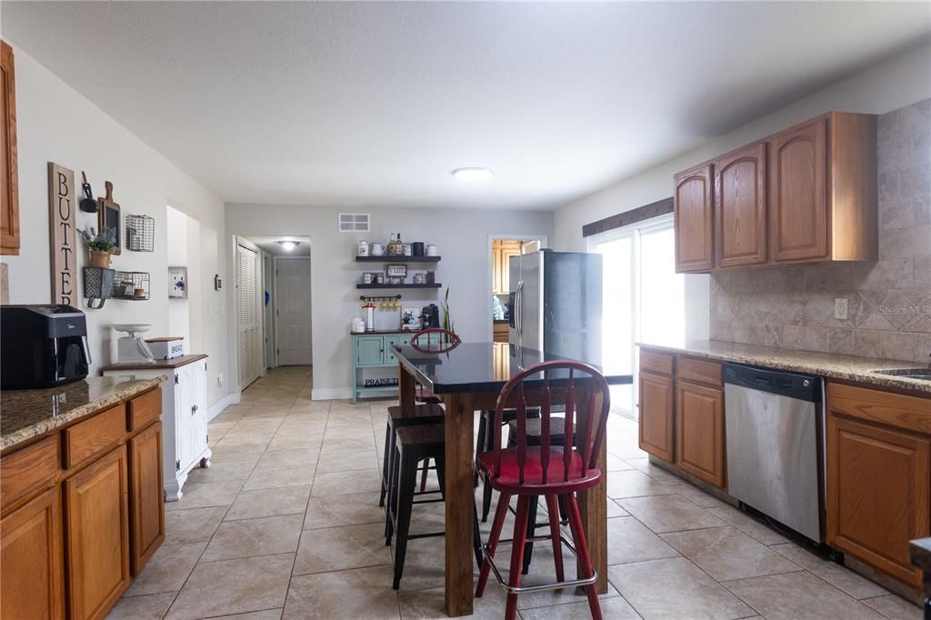 En Venta: $395,000 (5 camas, 2 baños, 2922 Pies cuadrados)