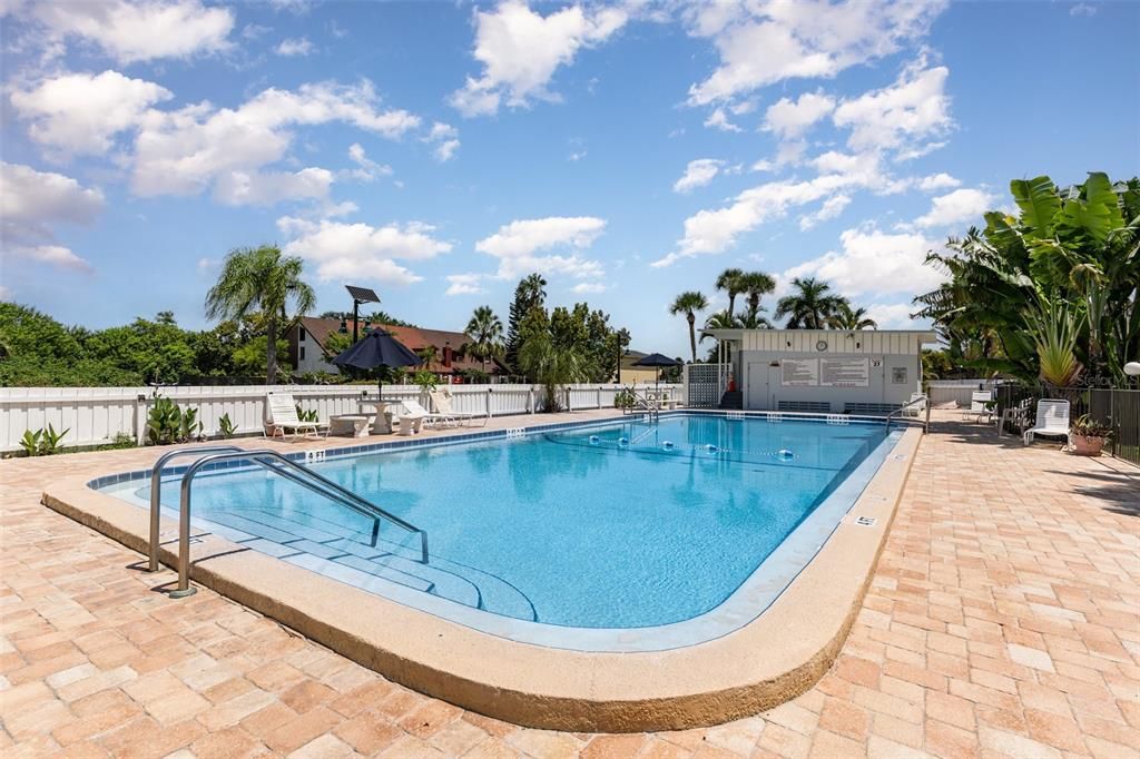 待售: $119,999 (1 贝兹, 1 浴室, 680 平方英尺)