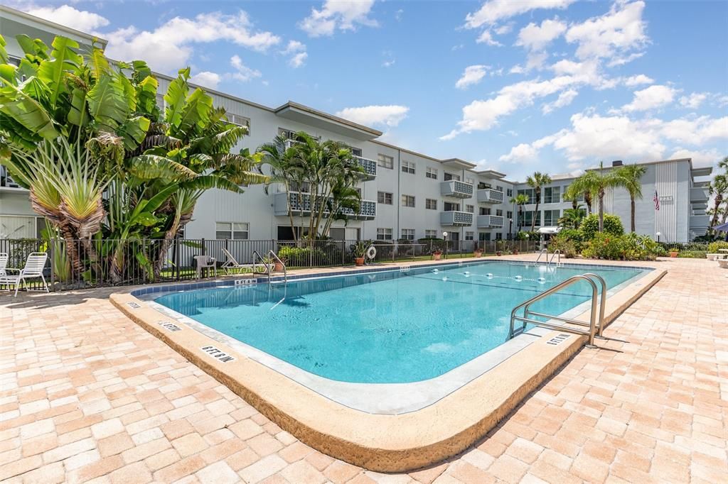 待售: $119,999 (1 贝兹, 1 浴室, 680 平方英尺)