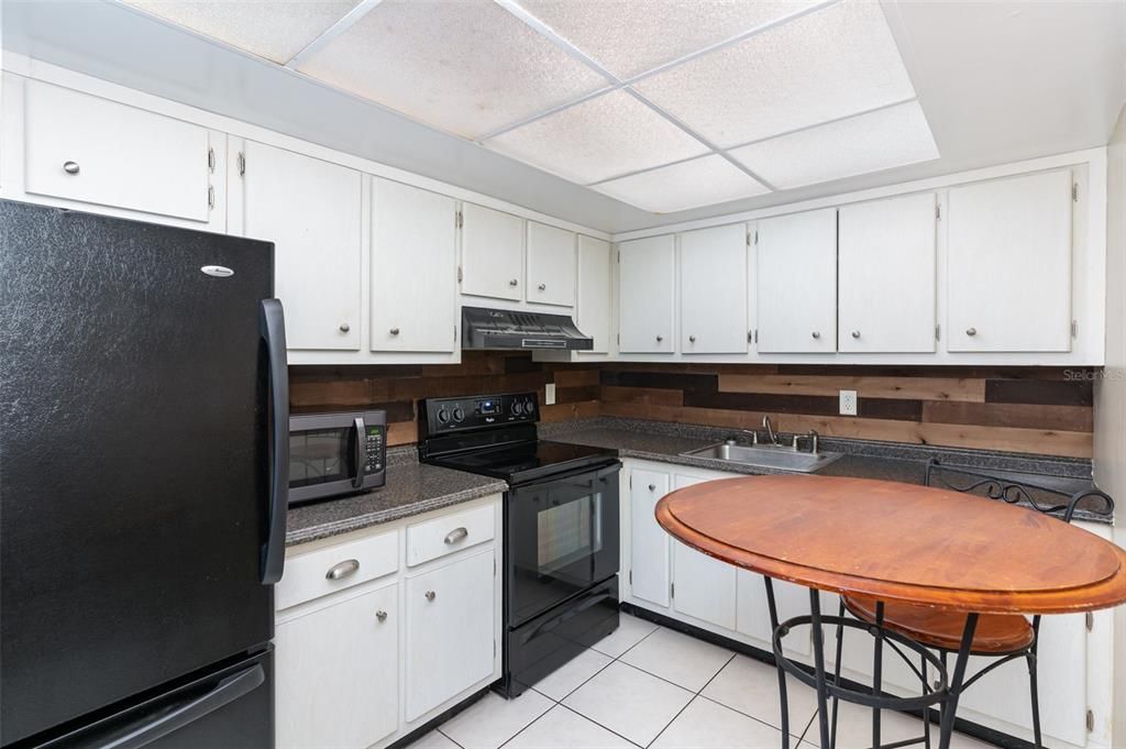 待售: $119,999 (1 贝兹, 1 浴室, 680 平方英尺)