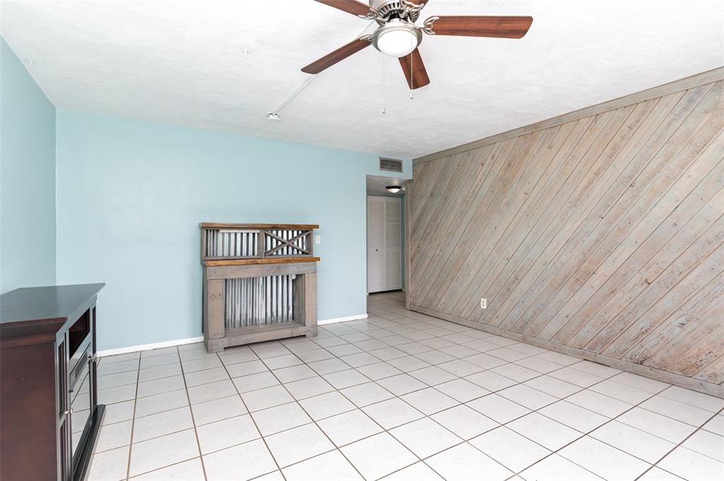 待售: $119,999 (1 贝兹, 1 浴室, 680 平方英尺)