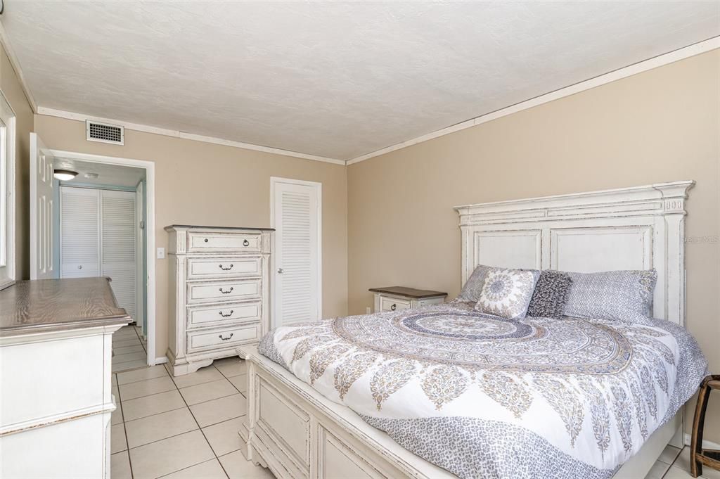 待售: $119,999 (1 贝兹, 1 浴室, 680 平方英尺)