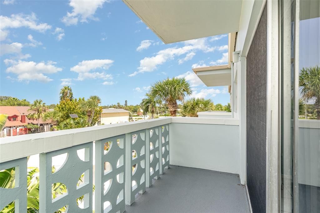 待售: $119,999 (1 贝兹, 1 浴室, 680 平方英尺)